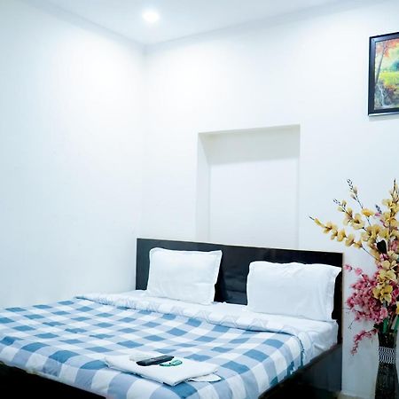 Hotel Tom - Jungpura Chruch Road New Delhi Exterior photo